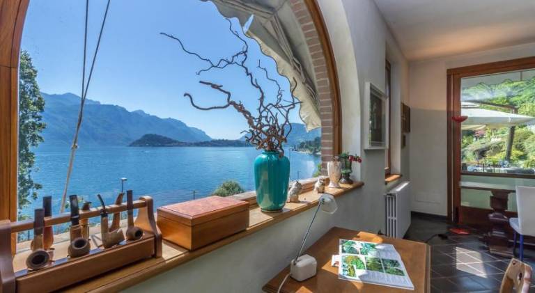 Villa with 4 rooms for 7 persons in Varenna