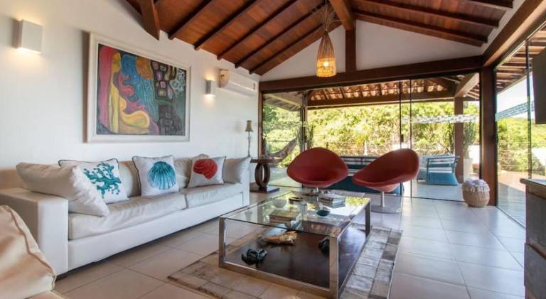 Villa with pool — photo 4