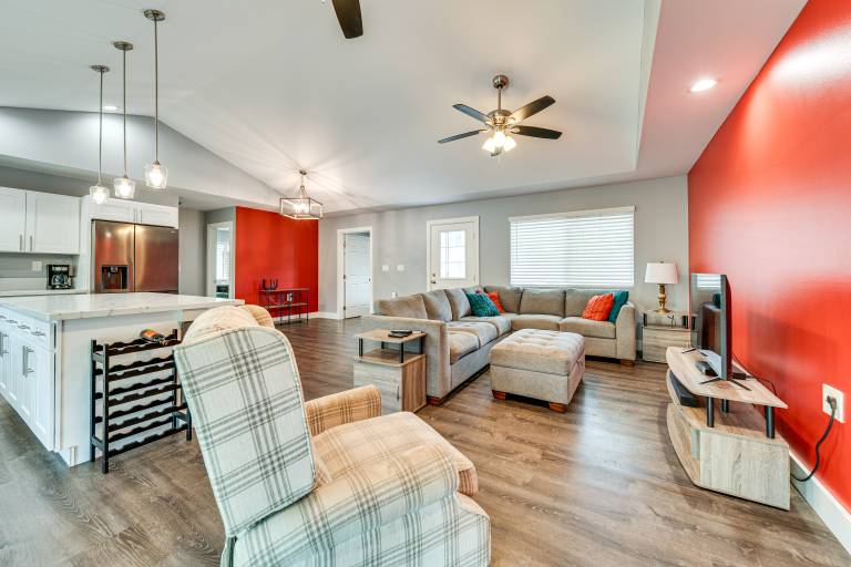 Close to Beaches! Pet-Friendly Keaau Home w/ Lanai — photo 4