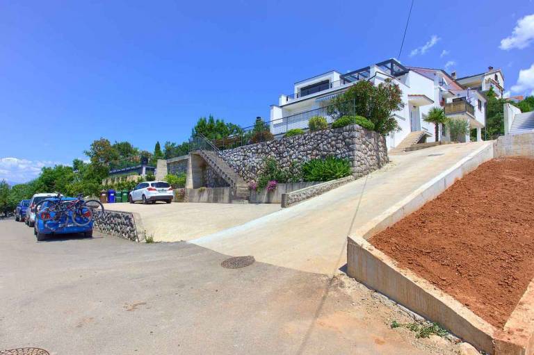 Apartment with grill in Omisalj