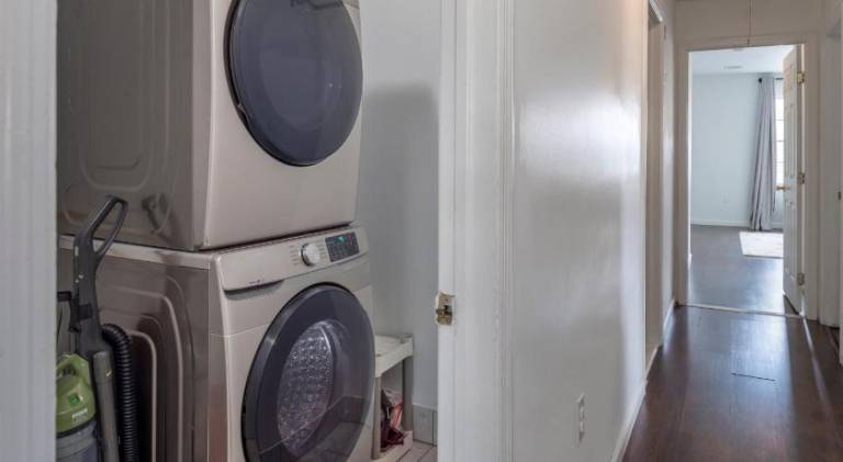 Huge 3BR Urban Gem just 3 miles to NYC plus Free Parking — photo 5