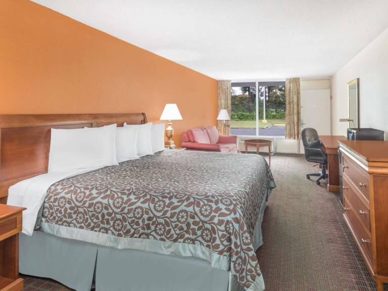 Days Inn by Wyndham Orangeburg South — photo 2