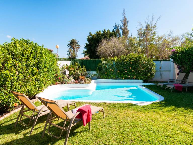 Vacation home with private pool, garden & patio | Pets allowed — photo 3