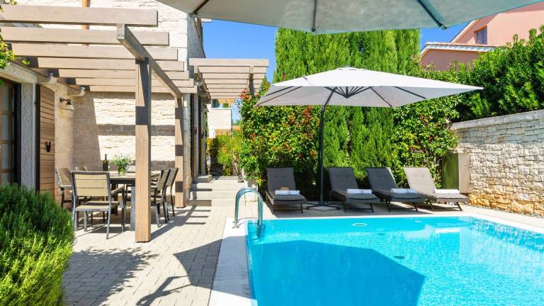 Villa with fast internet, yard & private pool — photo 3