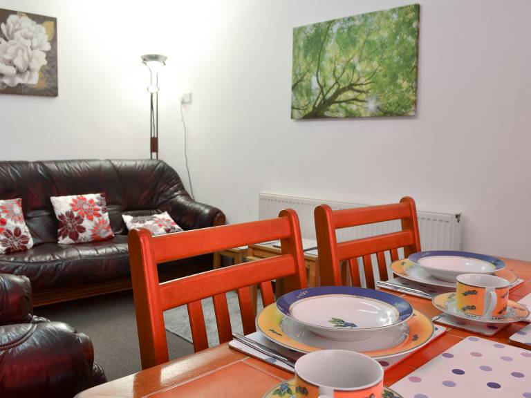 Family-oriented cottage with yard & grill | Pet-friendly — photo 4