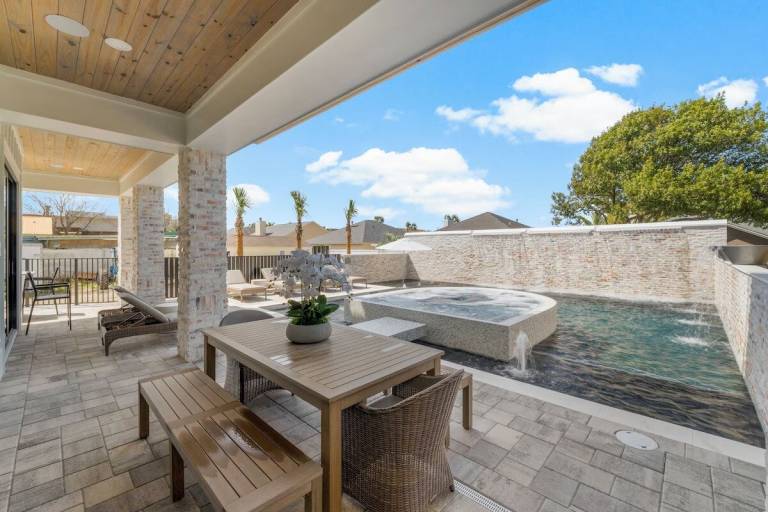 House with private pool, yard & patio | Garden view — photo 5