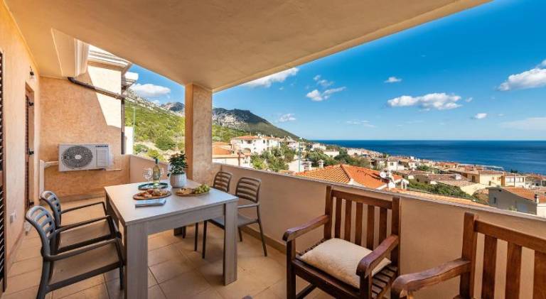 Pleasant vacation home with patio | Pets allowed in Dorgali