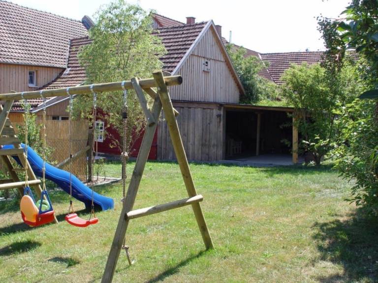 Family-oriented lovely vacation home with patio, fast internet & grill | Garden view | Pets are welcome — photo 5