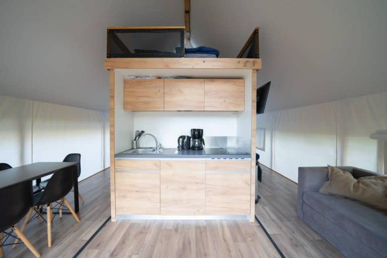 Beautiful cabin with terrace & yard | Pets allowed — photo 4