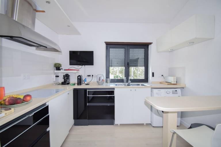 House with yard & BBQ | Suitable for remote work — photo 3