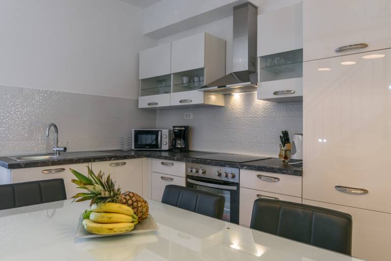 Two bedroom apartment near beach Arbanija, Čiovo (A-16762-a) — photo 4