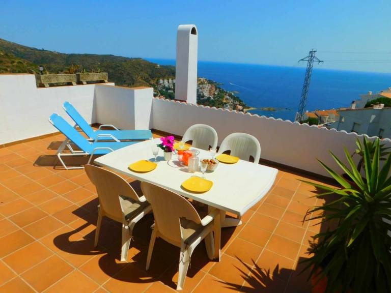 Apartment with terrace, sea views and communal pool — photo 5