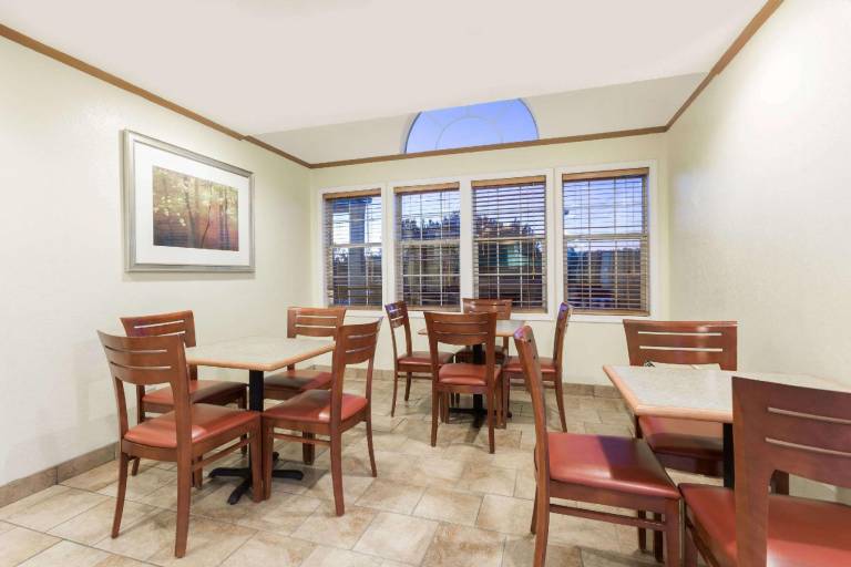 Microtel Inn & Suites by Wyndham Athens — photo 4