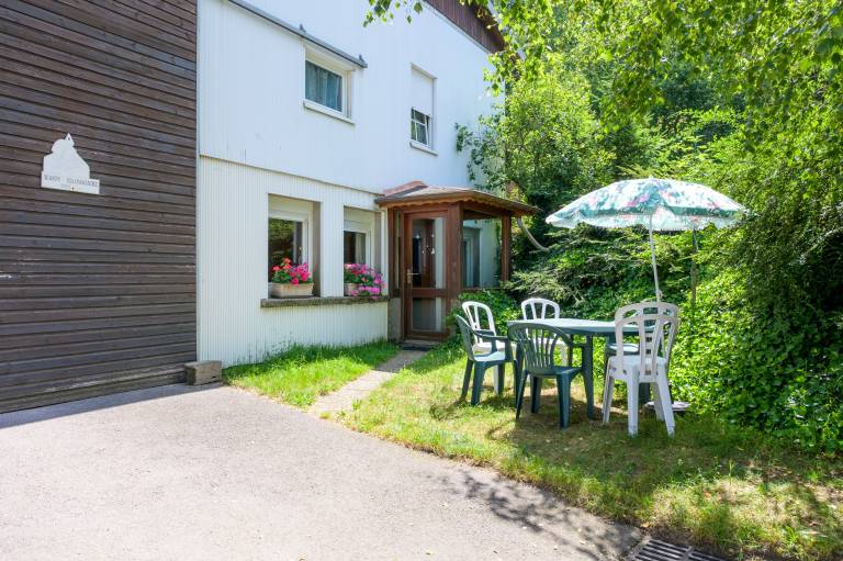 Children-friendly wonderful apartment with garden & grill | Garden view | Pets allowed in Thann