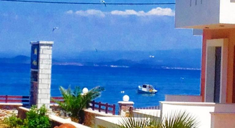 Vacation home with garden, pool & patio in Lesvos