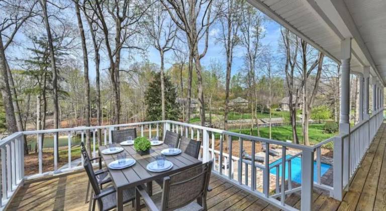 Vacation home with pool — photo 5