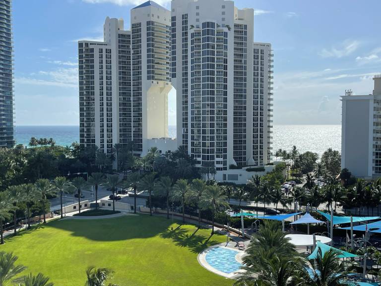 Condo  Sunny Isles Beach
