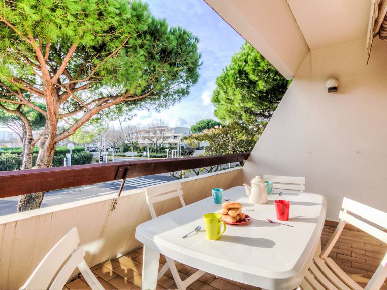 Apartment with pool & patio | Beach nearby | Pets are welcome — photo 2