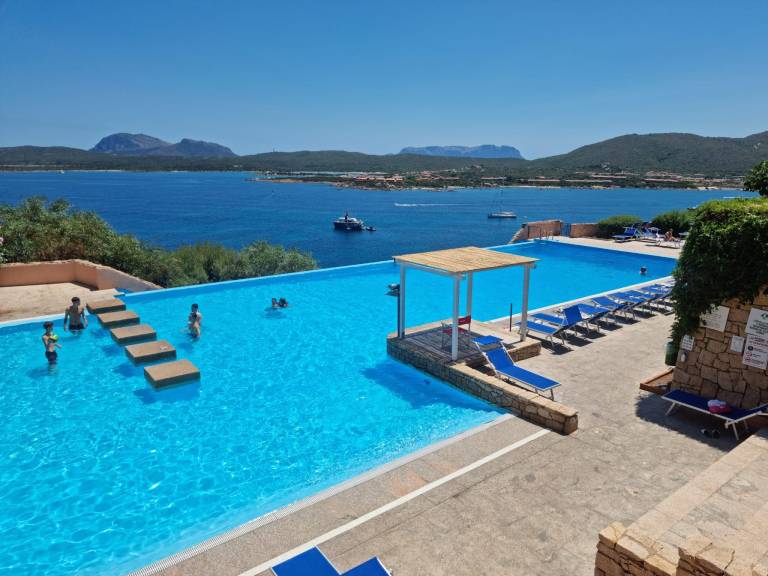 Apartment with pool, yard & terrace | Pets are welcome — photo 3