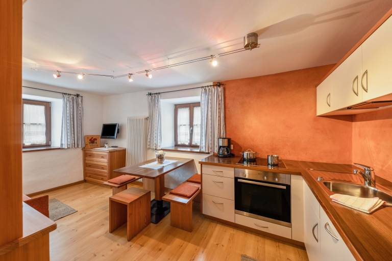 Children-friendly charming rental apartment with patio, BBQ & fast internet | Garden view | Pet-friendly — photo 2