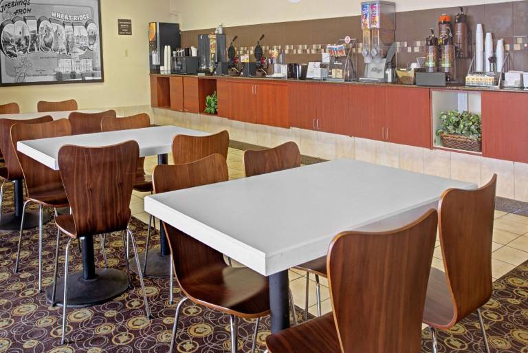 Super 8 By Wyndham Wheat Ridge/Denver West — photo 4