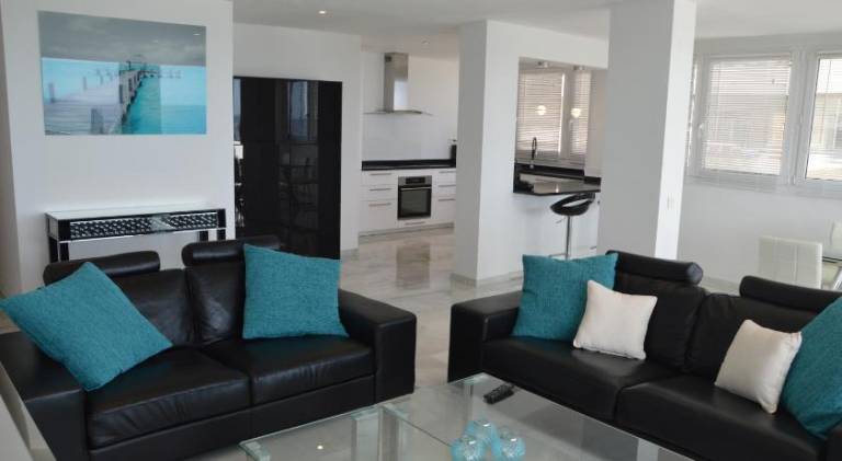 3 Bedroom frontline beach, centre Marbella — photo 2