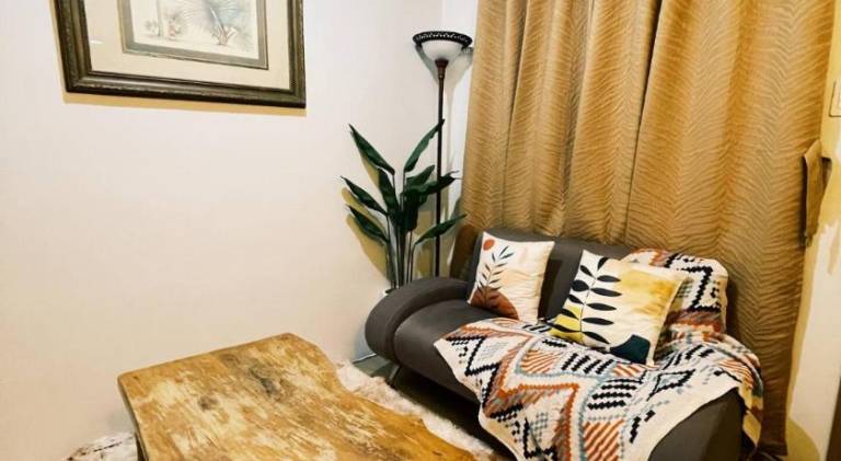 Lovely serviced apartment with patio, pool & yard | Dogs allowed — photo 2