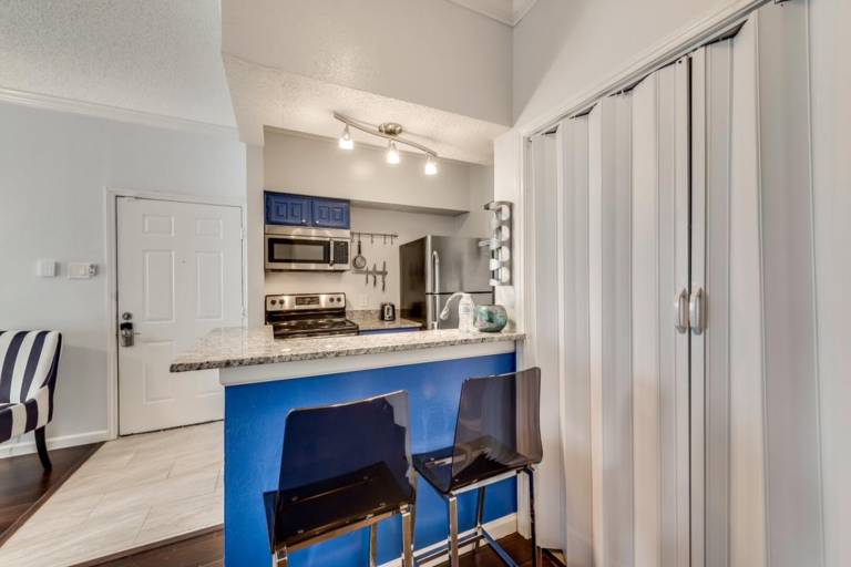 I34 – World Cup Stay - 18 min to AT&T - Sleeps 2 - Public Transit — photo 4