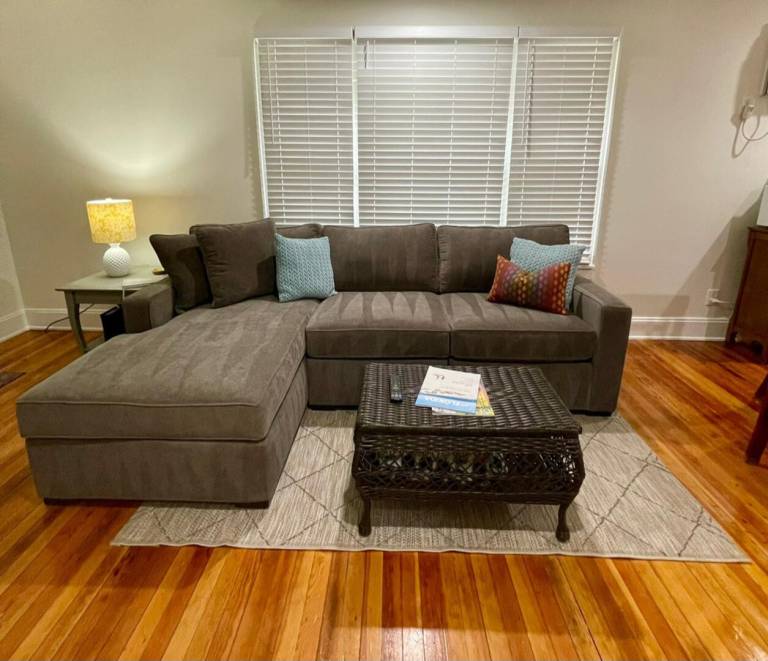 Vacation home with yard — photo 2