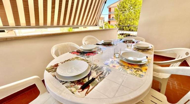 Apartment with 2 rooms for 7 persons in Numana