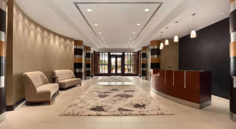 Embassy Suites by Hilton Alexandria Old Town — photo 4