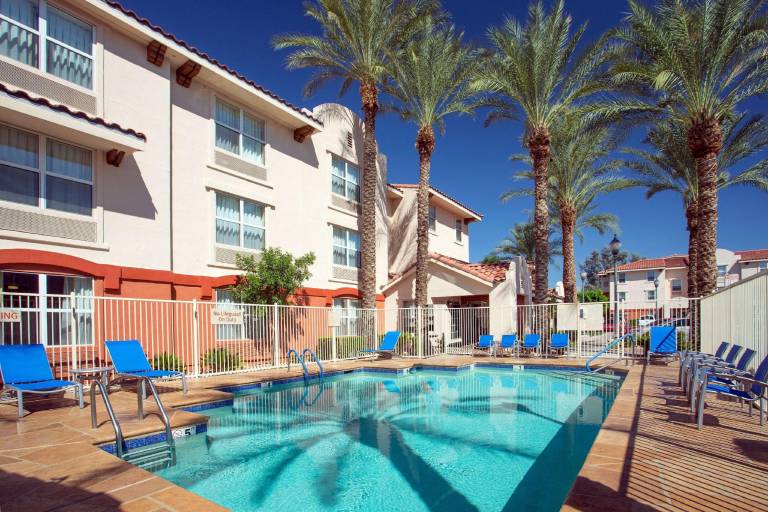 Sonesta Simply Suites Phoenix Scottsdale — photo 2