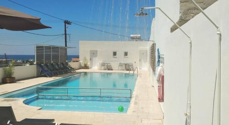 Holiday apartment with terrace, pool & yard — photo 2