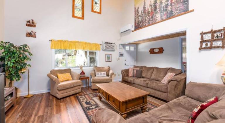 House with hot tub | Pet-friendly — photo 3