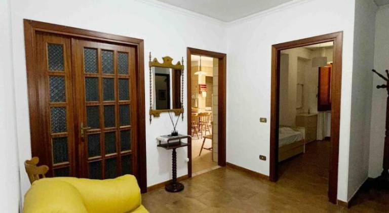 Rental apartment with 3 rooms for 5 persons — photo 2