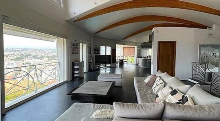 Villa with private pool, barbecue & hot tub — photo 4