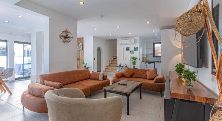 Fully equipped pleasant villa with hot tub, private pool & BBQ | Pets are welcome — photo 2