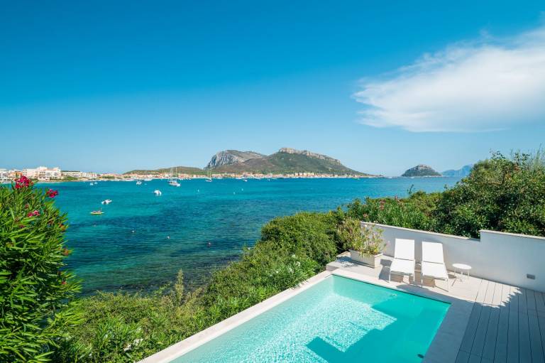 Family-oriented ample villa with private pool, patio & garden | Beach nearby | Pets allowed — photo 5