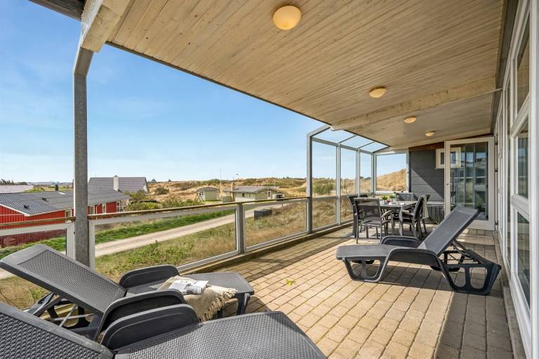 House with sauna, terrace & hot tub — photo 2