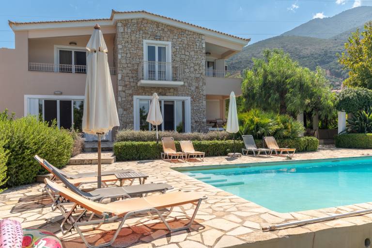 Villa 'Luxury Flora Kiparissia' with Sea View, Wi-Fi and Air Conditioning — photo 3