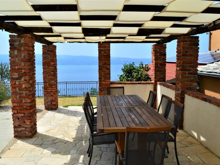 Vacation home with private pool, barbecue & yard | Sea view — photo 4