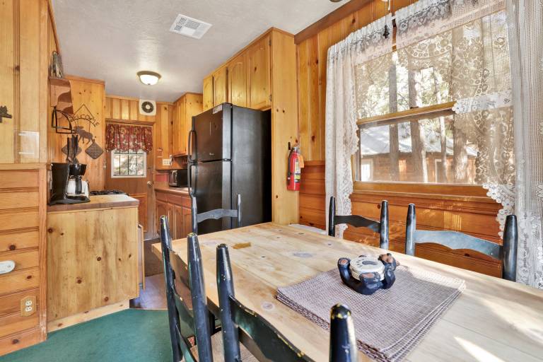 Family-oriented charming cabin with barbecue & jacuzzi | Lake view | Dogs allowed — photo 5