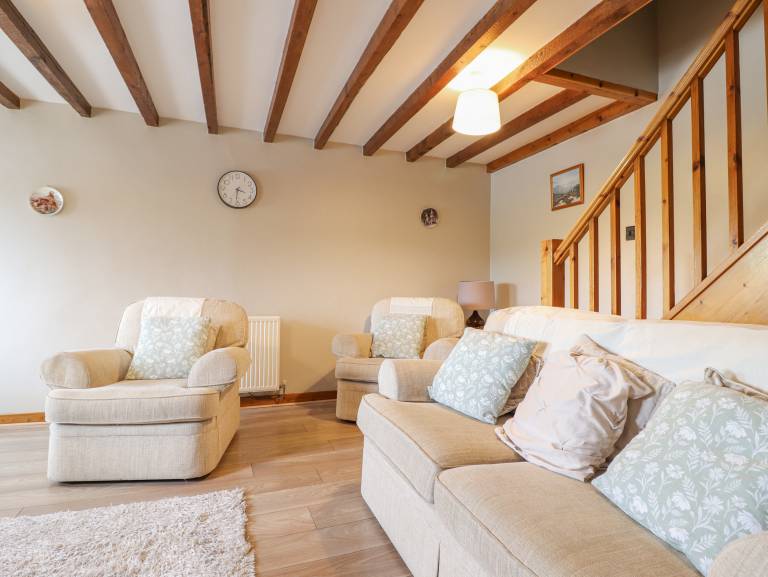 Cottage with yard & terrace — photo 4