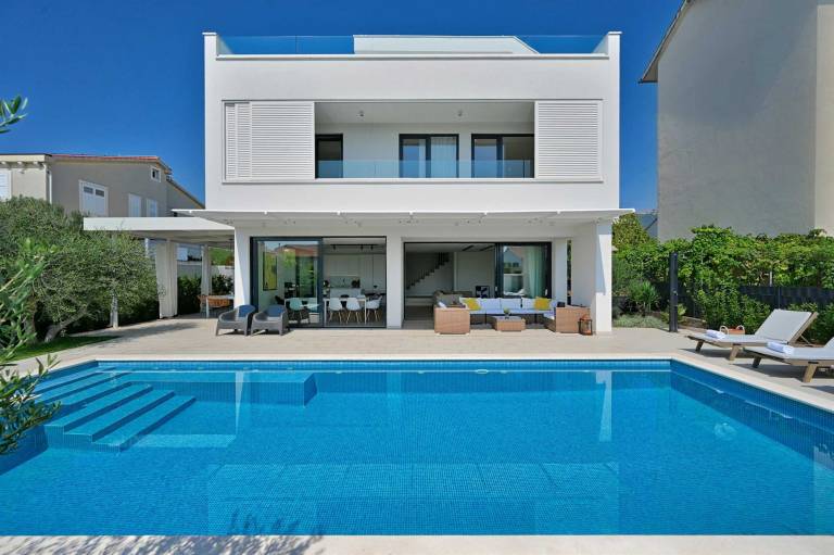 Villa with yard, private pool & patio in Trogir