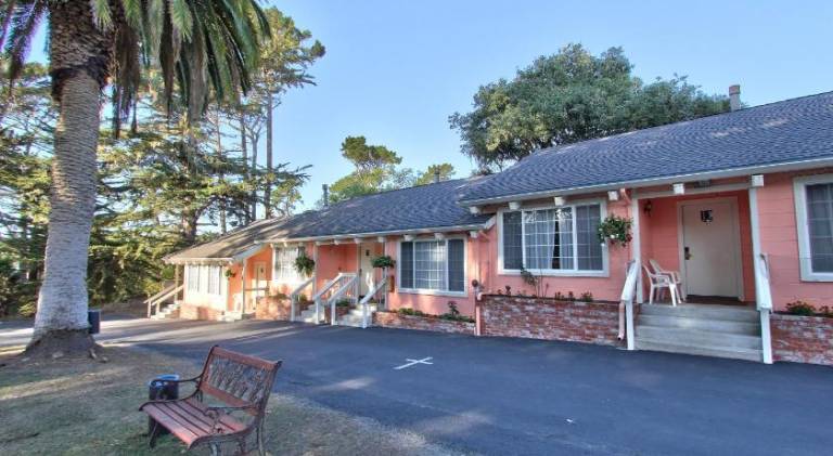 BUTTERFLY GROVE INN — photo 3