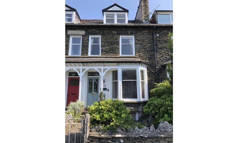 Cottage with yard in Windermere