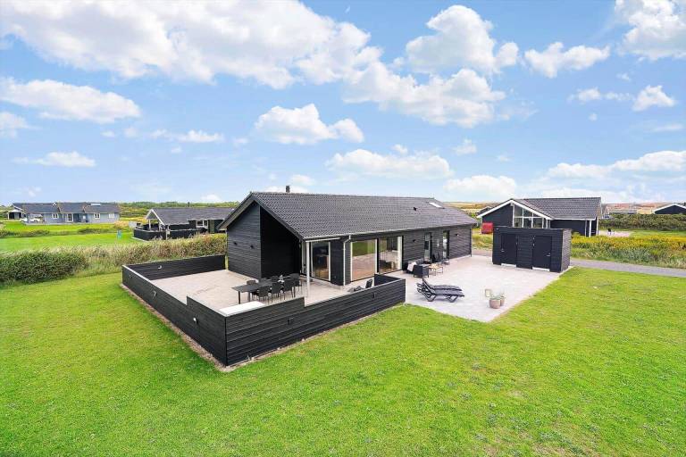 Fully equipped vacation home with BBQ, jacuzzi & terrace | Pets are welcome — photo 2