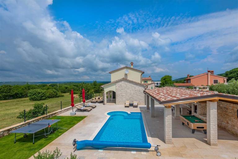 Rental with BBQ, pool & yard | Pool view — photo 4
