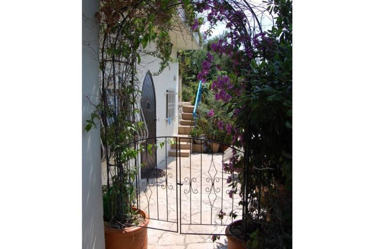 Vacation home with patio & garden — photo 2