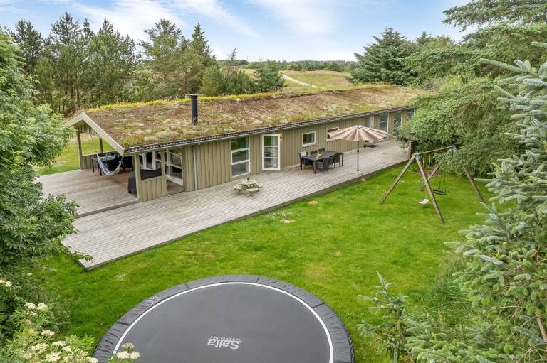 Family-oriented house with sauna, terrace & jacuzzi | Pet-friendly in Lokken